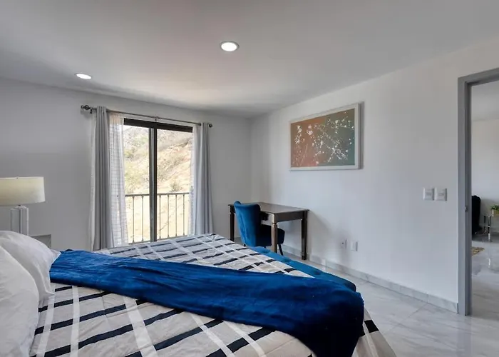 With Ocean-view Rooftop Infinity Pool, Balconies & Ac Сasa de vacaciones