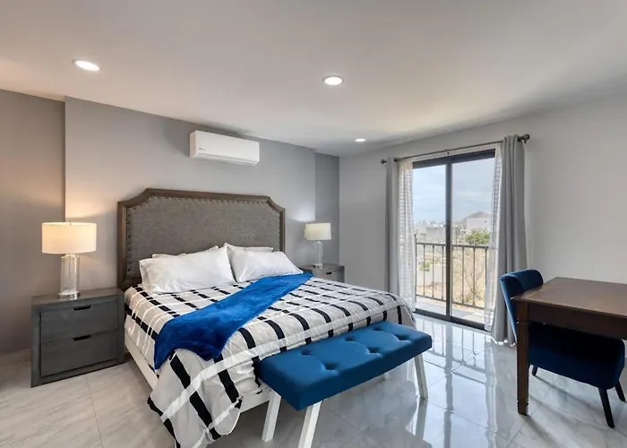With Ocean-view Rooftop Infinity Pool, Balconies & Ac *