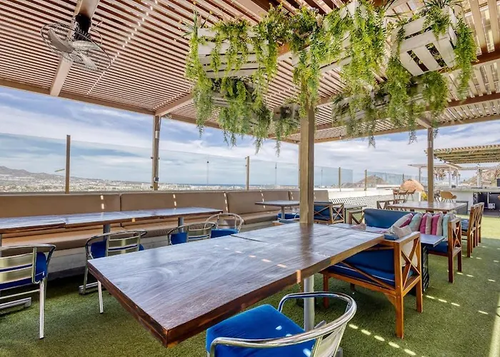 Сasa de vacaciones With Ocean-view Rooftop Infinity Pool, Balconies & Ac