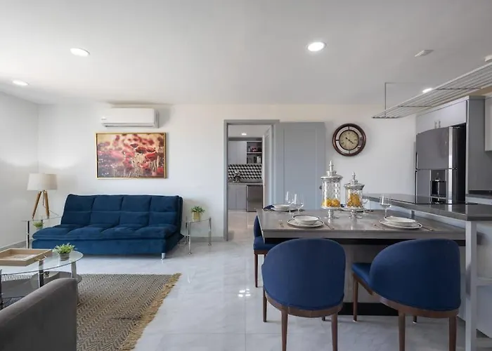 Сasa de vacaciones With Ocean-view Rooftop Infinity Pool, Balconies & Ac